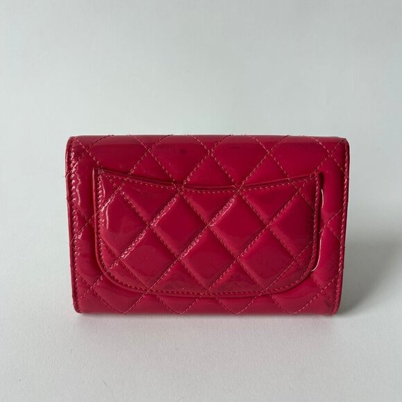 CHANEL QUILTED PATENT LEATHER FLAP ZIP CLASSIC WALLET FUSCHIA CC LOGO - Picture 3 of 11
